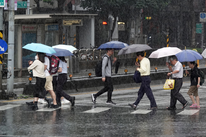 今天各地雨勢趨緩　明起水氣繼續增加恐持續影響一周