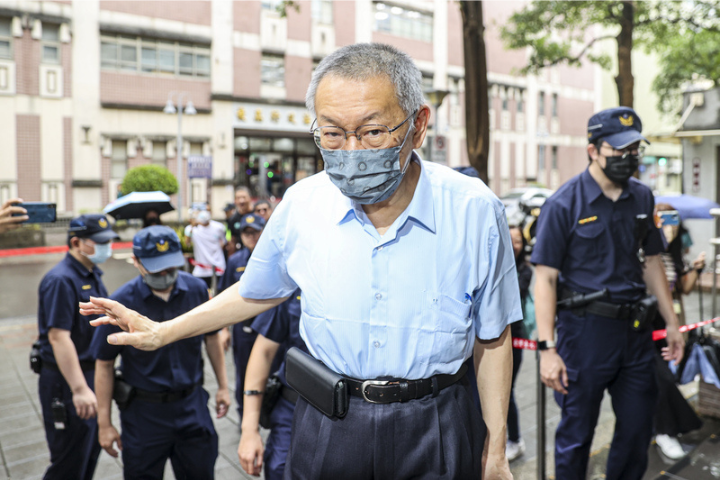 「守法公務員能整死老百姓！」柯文哲訴「1週4次」凌晨查勤：很痛苦