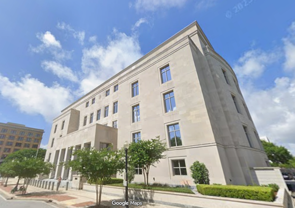 圖為美國佛羅里達北區聯邦地區法院。佛羅里達州是全美第一個開放法庭直播,1979年佛州高院判決,全州法院可進行直播,無須個別當事人同意。圖/取自Google Maps網頁