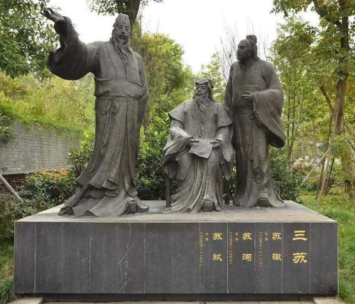 四川，自古是詩歌富地。三蘇父子從眉山出發，把宋詞的月色與鄉愁寫進了中國文學史。圖為四川三蘇祠塑像。圖/取自川觀新聞