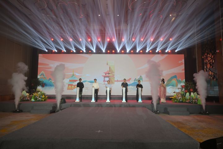 開幕式上，兩岸嘉賓先後上台致辭，圍繞閩台同根同源的文化底色，暢談青年傳承傳統文化、深化兩岸民間交流的時代意義。圖/主辦單位提供