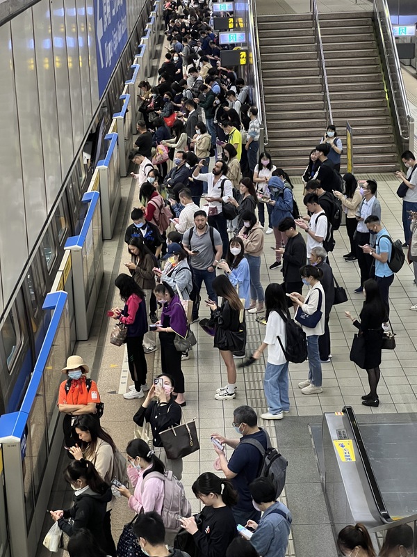 台北、新北台北捷運全線車站暫停營運40至60分鐘。圖／中央社