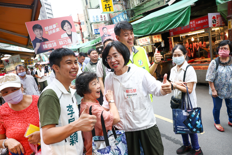 小笠原認為，蘇巧慧目前可說已與李四川接近勢均力敵，如何爭取中間選民是未來兩個月的重點。圖／中央社