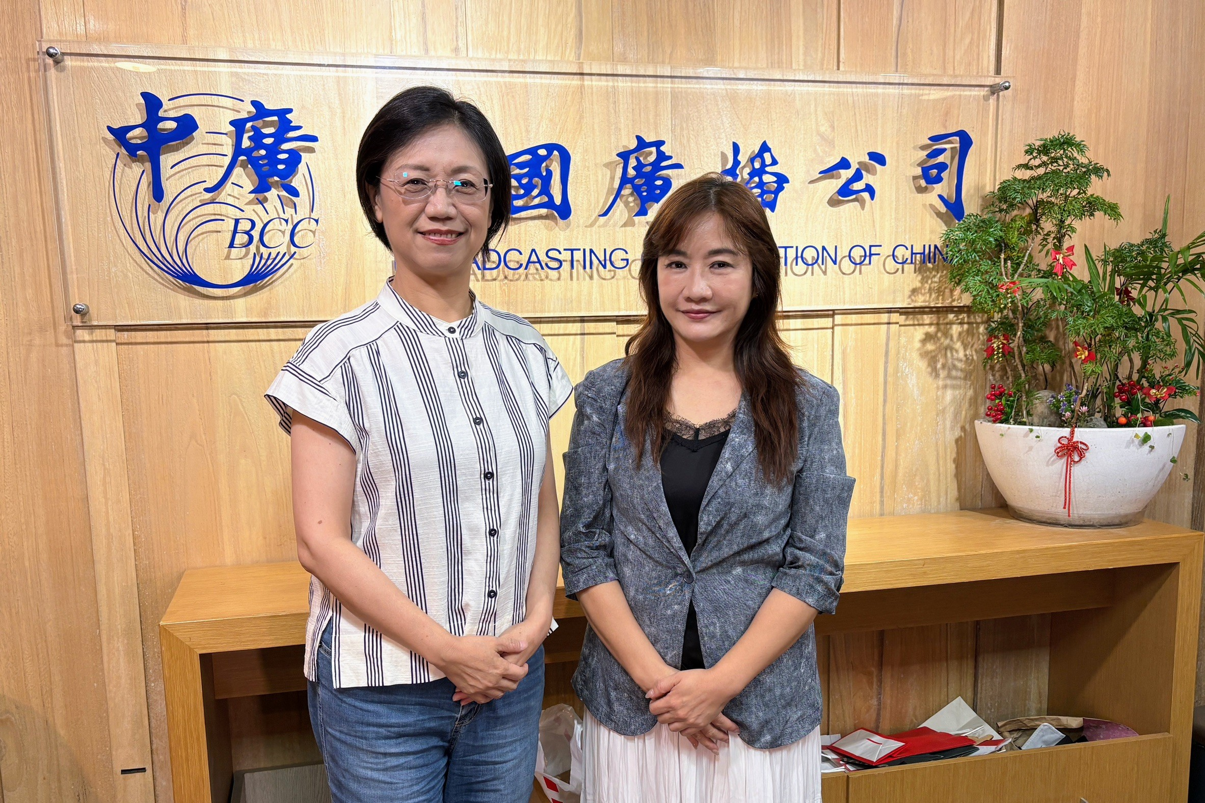 又被《自由時報》頭版「伺候」　翁曉玲：賴卓才是「太上立法院、太上大法官」
