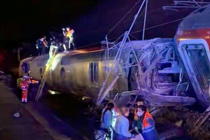 西班牙南部高速列車脫軌相撞　至少21死逾百傷