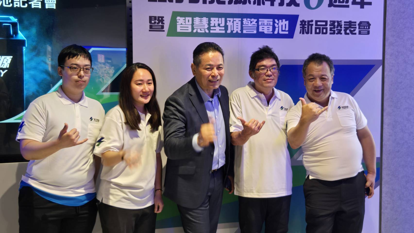 許睿泰（中）帶領的鐵力能源團隊。圖/記者宋秉忠攝