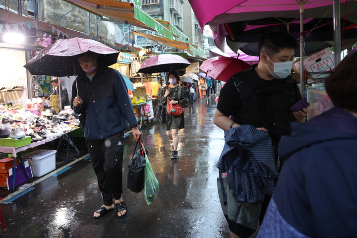 母親節假期鋒面攪局　各地轉涼需防豪大雨