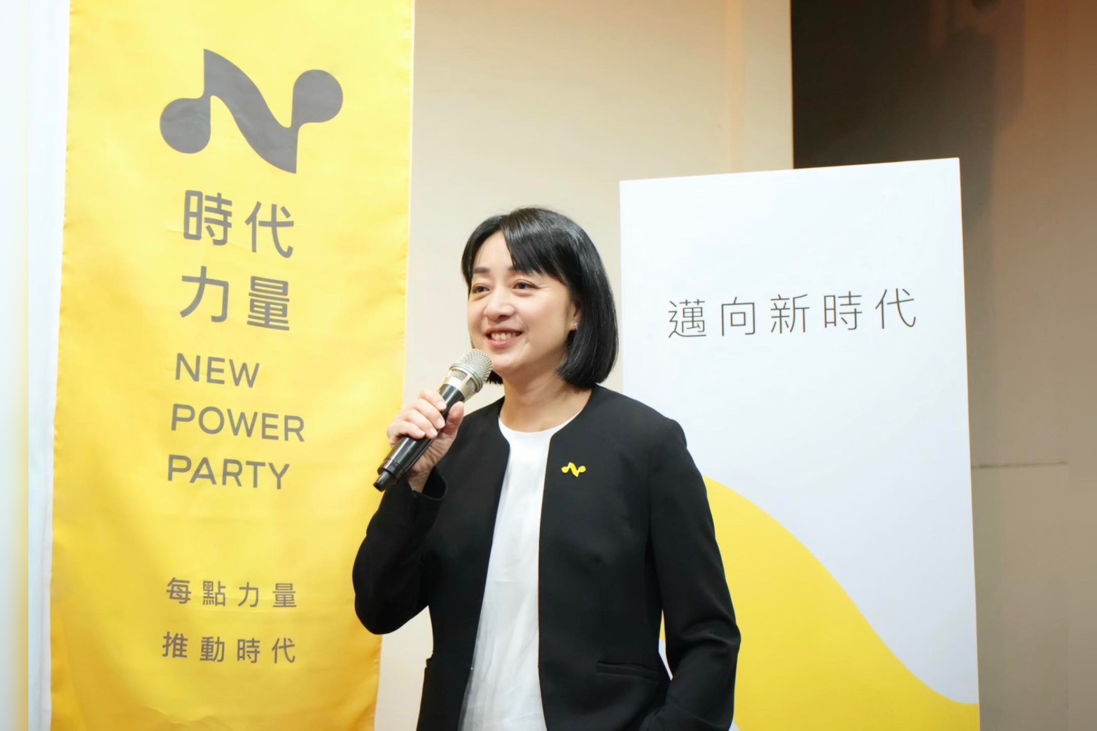 時代力量黨主席王婉諭在臉書上發文表示，及早啟動產業轉型計畫，而不是依賴一個高關稅的保護措施。圖/取自王婉諭臉書