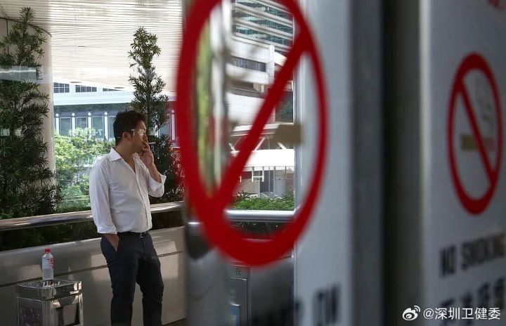   香港4月30日起全面禁止任何人在公眾場所持有另類吸煙產品，包括電子煙、加熱菸及草本菸。圖/取自深圳衛健委微博