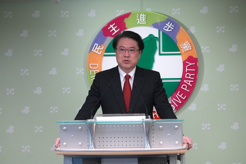 民進黨祕書長林右昌（圖）29日召開記者會，質疑國民黨主席朱立倫背棄國父孫中山先生。圖/中央社