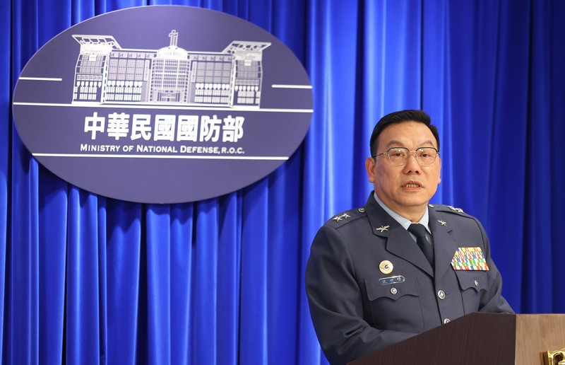  總統賴清德13日表示，全面檢討修正「軍事審判法」，恢復軍事審判制度。國防部同日舉行臨時記者會，由法律司長沈世偉（圖）公開說明相關規畫。圖/中央社