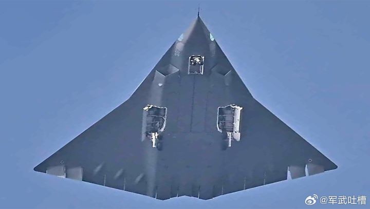大陸新一代戰機殲-36,是否會在珠海航展亮相,備受關注。圖/取自軍武吐槽微博