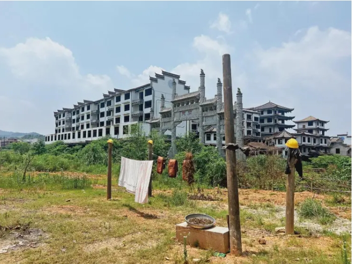 桃花源古鎮變空城 湖南打工人掏空積蓄的夢想變負債