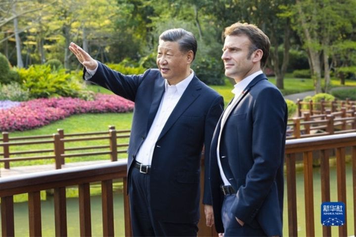 2023年4月7日下午，大陸國家主席習近平在廣東省廣州市松園與法國總統馬克宏舉行非正式會晤。圖/取自新華社
