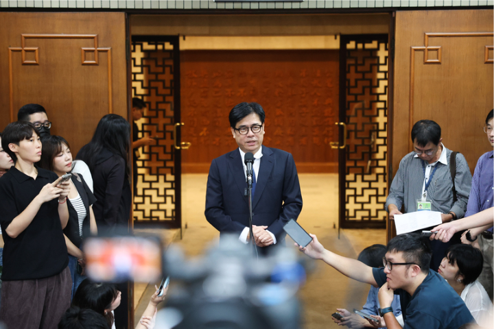 【毒油風暴】蔣萬安爆政院食安會議火藥味！陳其邁怒問「20％誰定的？」現場無人敢回答