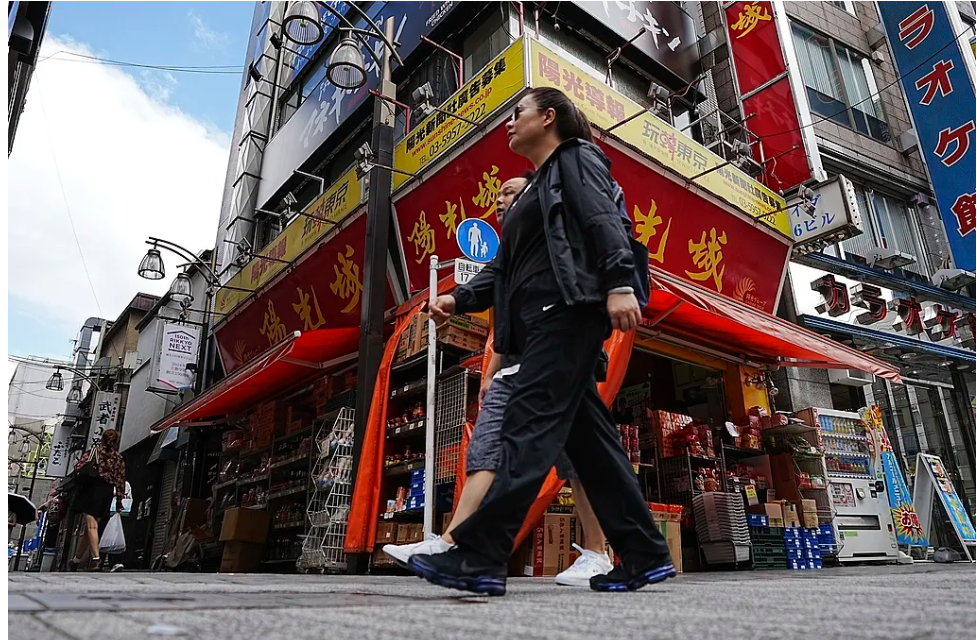 日本觀光景點都是大陸旅客及大陸人經營的民宿。圖/取自鳳凰網