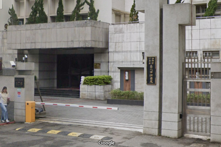 「製圖是表達司法不公！」粉專版主遭聲押禁見 網批：國家公審未定罪平民