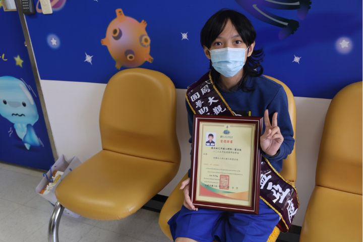 藍亞庭希望能夠回到學校，完成學業並考取心理諮商師。。圖/周大觀文教基金提供