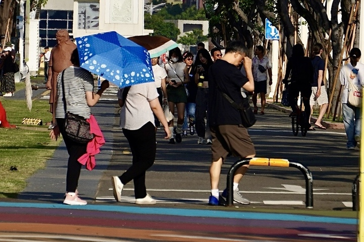 高溫炎熱局部午後雷雨　氣象署估颱風紅霞生成即發海警