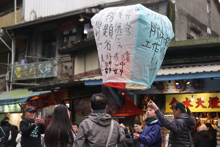 冷氣團減弱9縣市仍低溫特報　晚起南方雲系北移南台灣水氣增