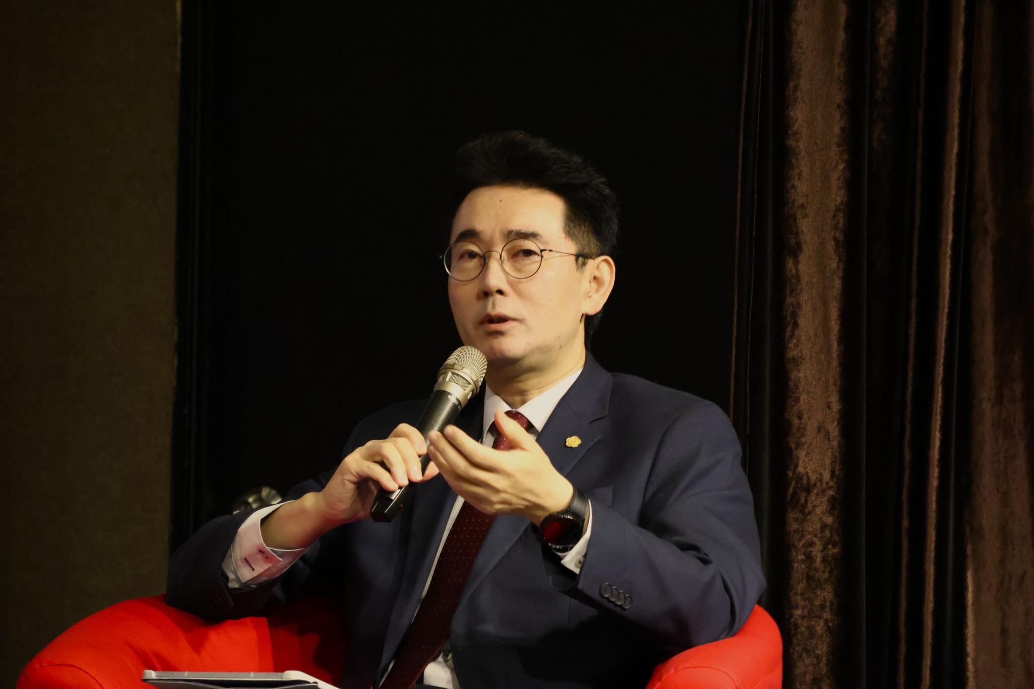 政大外交系教授黃奎博表示，包括川普以及美國駐華大使龐德偉近期都已明確表達「不支持台灣獨立」。圖／取自Kwei-Bo Huang 臉書