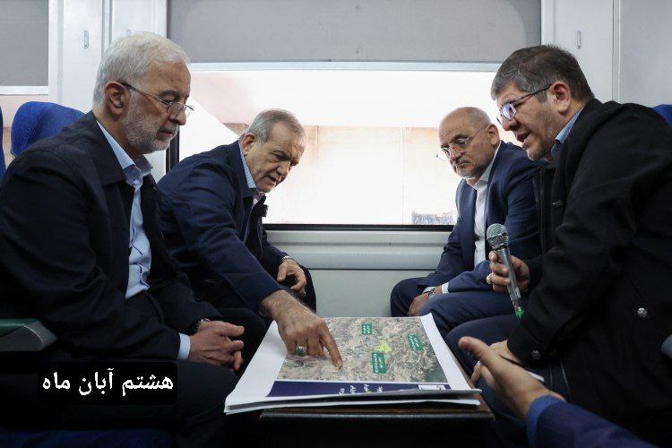 伊朗總統佩澤希齊揚（左二）上月底公開指責川普等歐美勢力，幕後煽動伊朗動亂。圖／取自Masoud Pezeshkian X