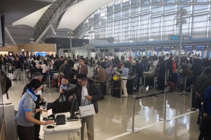 日本各機場擠滿返大陸旅客　54萬張赴日機票取消