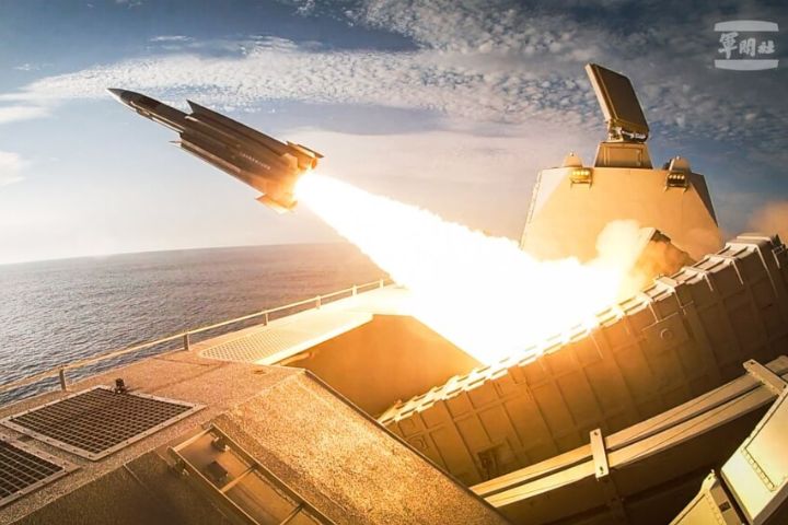 「台海刺蝟」成形！雄風＋魚叉逾1400枚反艦飛彈布防　打造全球最密集海防火力網