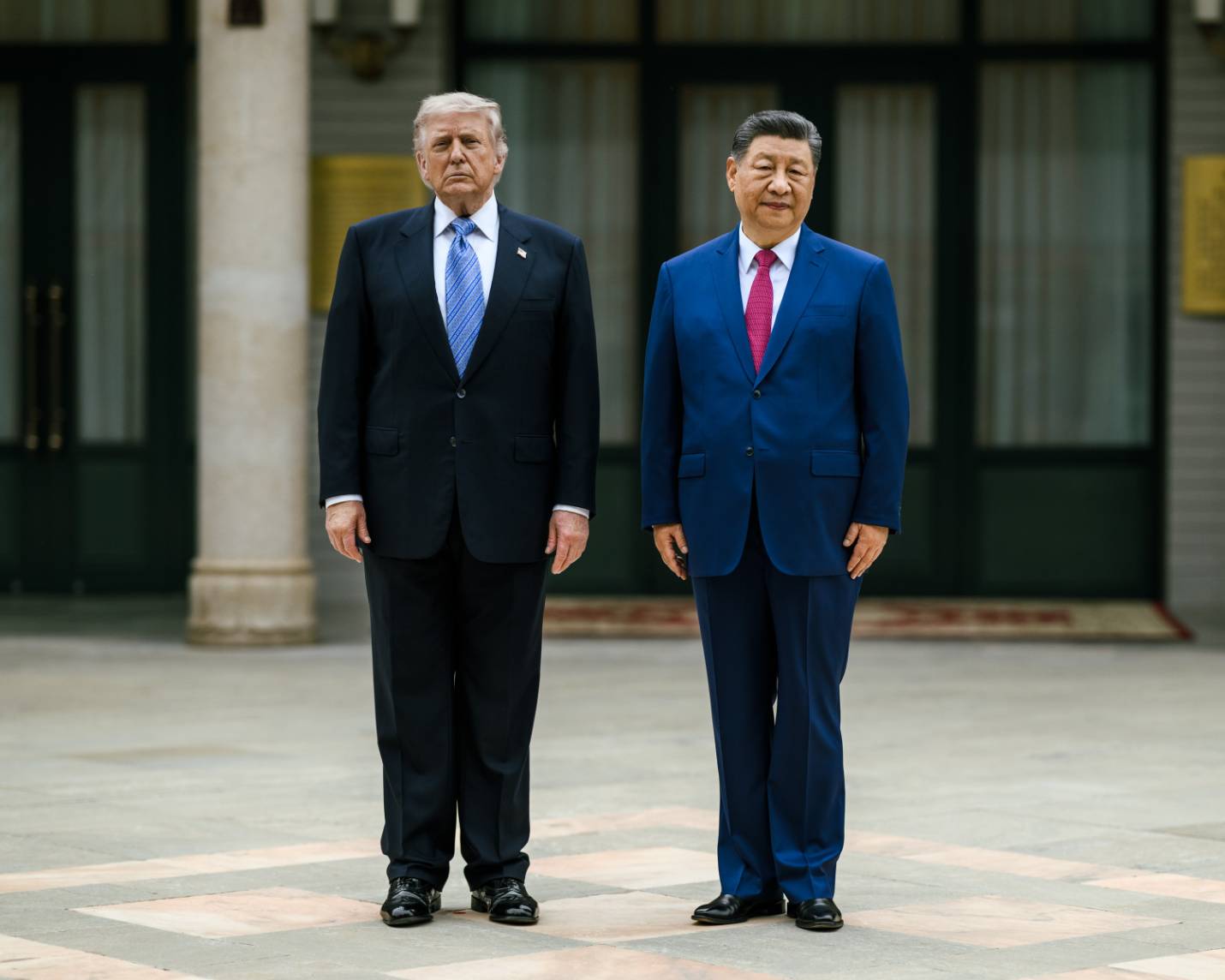 美國總統川普（左）與中國國家主席習近平2026年5月在北京中南海合影。兩人預定9月在華盛頓再度會面，對台軍售可能成為討論焦點。圖／白宮，Daniel Torok攝