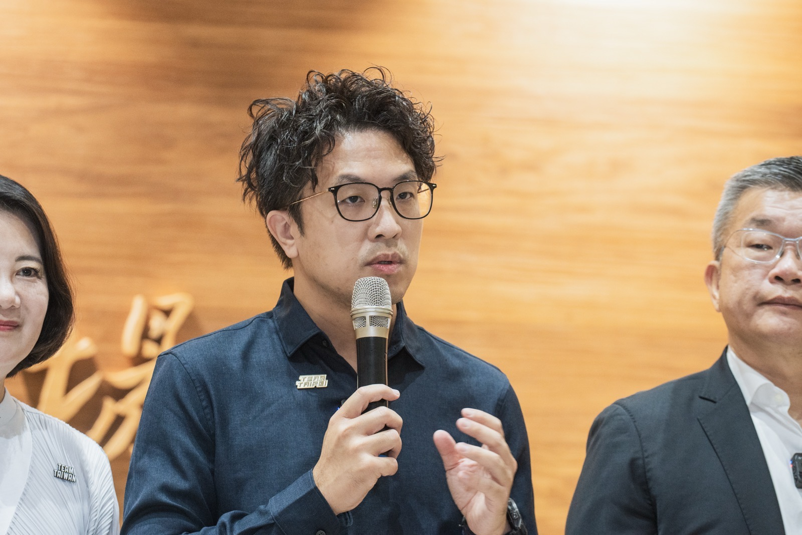 結束訪美行程抵台　沈伯洋這樣回應「倒閣」