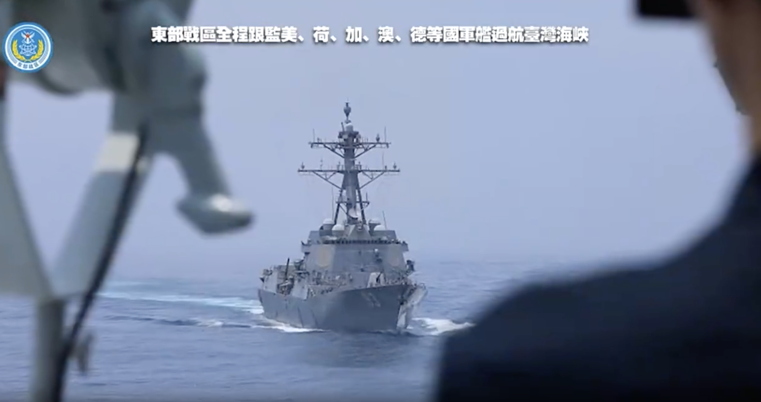 共軍在中秋節發布視頻公開外國軍艦穿越台灣海峽的畫面。圖／截自共軍影片