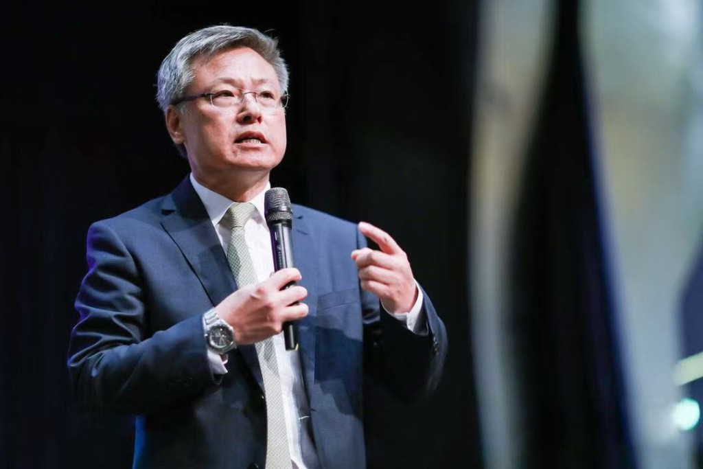 香港城市大學全球化與商業教授劉寧榮接受《星島日報》專訪。圖／取自星島日報