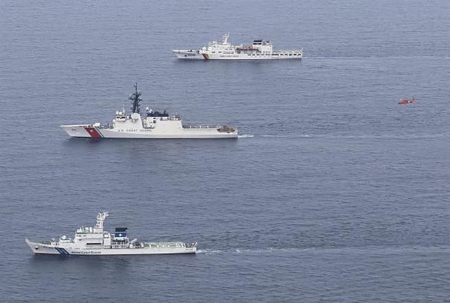 韓國警備艦「太平洋16號」（左）與美國巡邏艦「維希號」（右）首次訪問舞鶴港。圖/取自日本海上保安廳 X