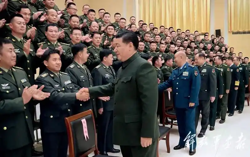 中共中央軍委主席習近平不時會見軍方代表，也早要求部隊2027年前完成具備攻台能力的建軍目標。圖／取自解放軍畫報