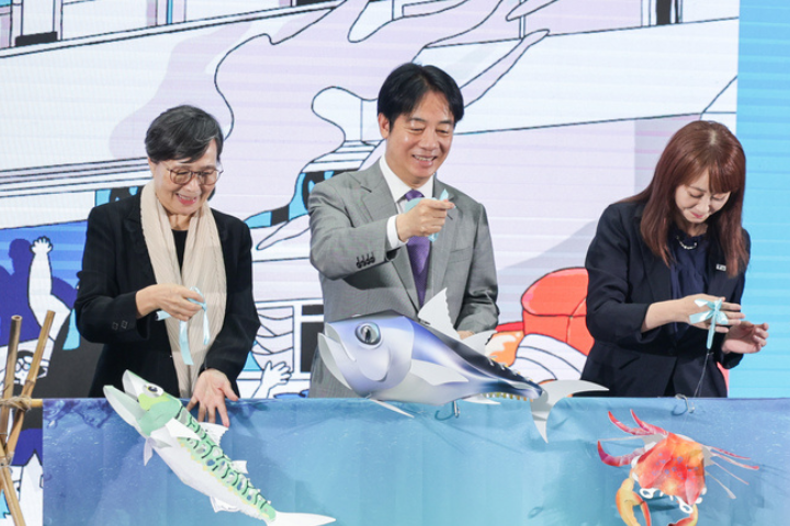 美國白宮宣布台灣關稅稅率為20%，然而，總統賴清德1日一早出席台灣美食展，總統府記者會則於11時30分召開，引發網友不滿。圖/中央社