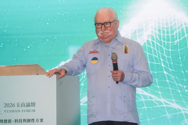 華勒沙拋震撼言論：中華民族應團結統一　台灣可成領導力量