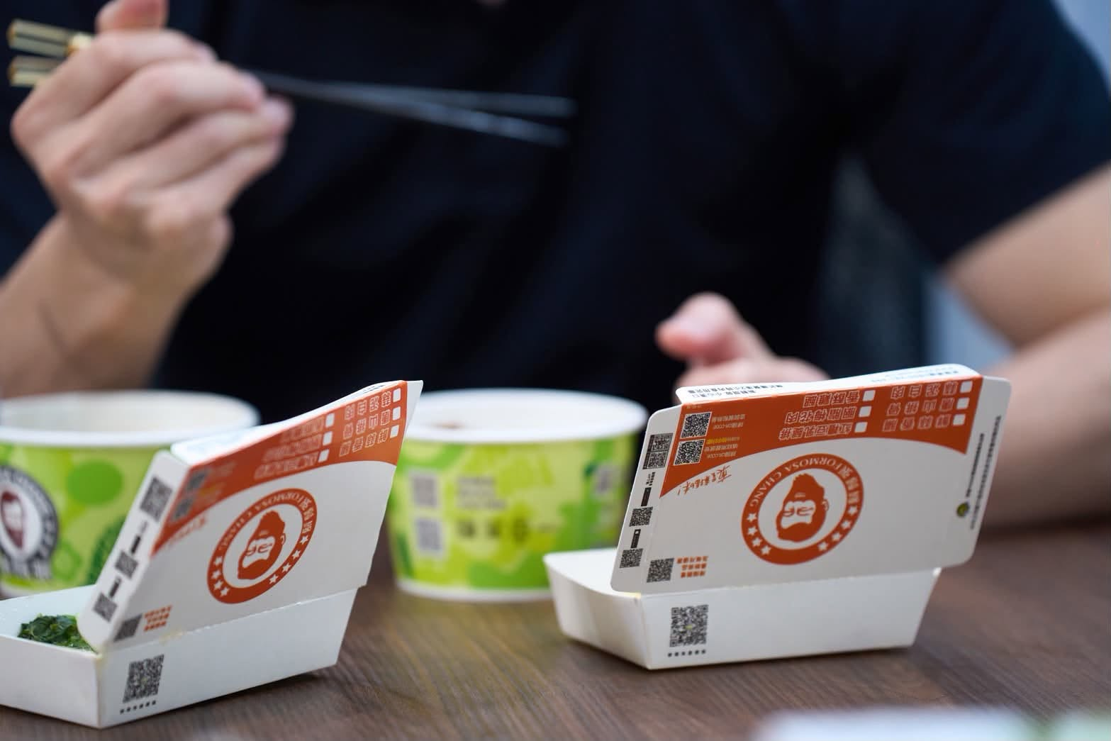鬍鬚張少董挺蔣萬安遭出征！郭正亮曝打到自己人了：董座長年挺綠