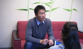 梁文傑擔任台北市議員時接受作者訪問。圖/陳玲提供