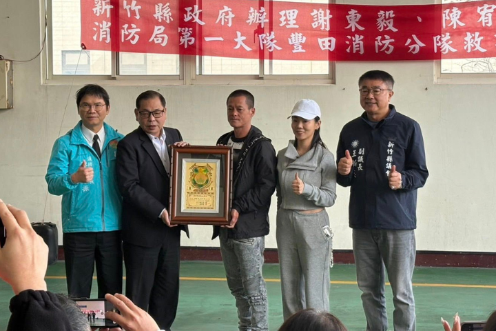 竹縣民被騙近400億！陳見賢受訪笑開懷惹議　還公開表揚詐團首腦