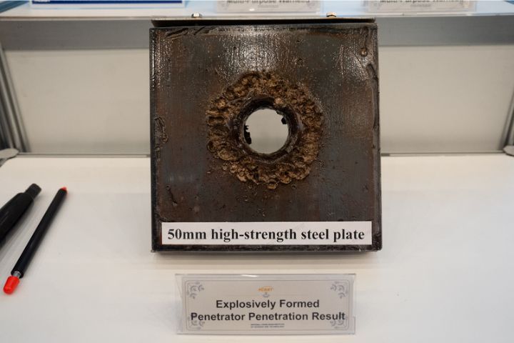 「勁蜂四型」無人機實彈測試　貫穿50公厘鋼板展現反裝甲戰力