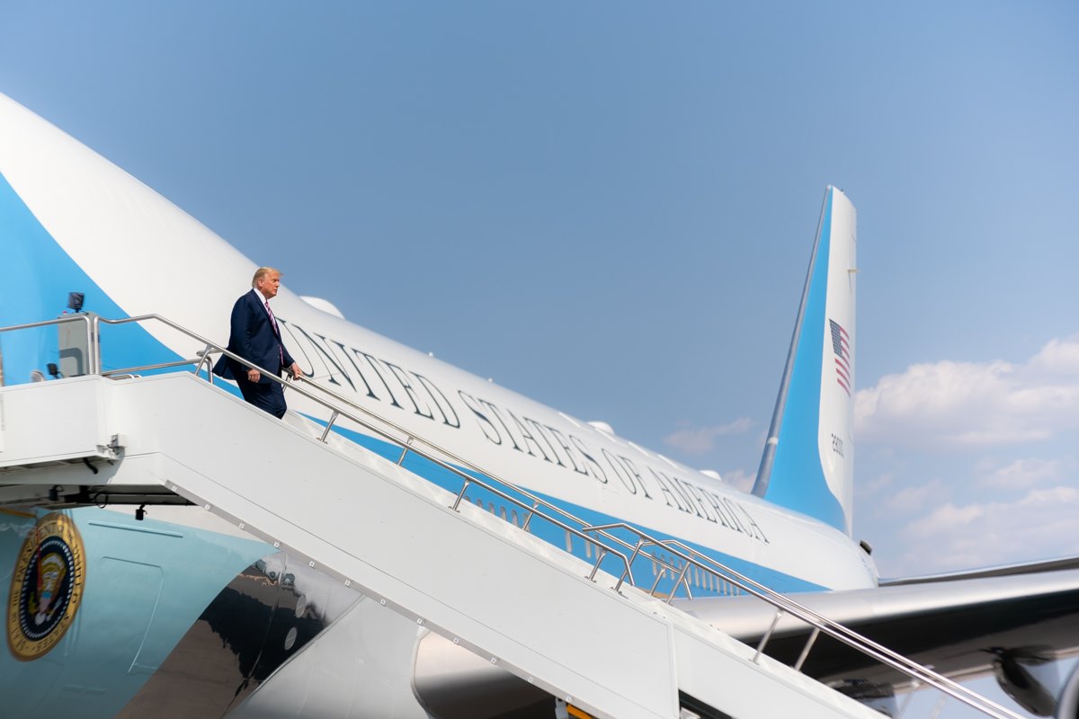 美國總統川普下周將訪問中東波灣三國。圖/取自 The Trump White House Archived臉書