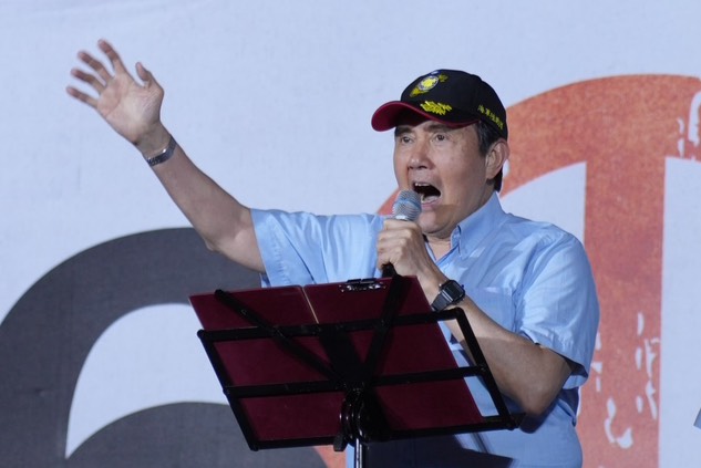 前總統馬英九25日晚參加造勢活動呼籲選民出來投下不同意罷免票。圖/記者梁鴻欣攝