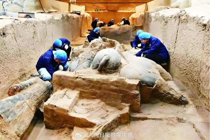 秦兵馬俑考古再突破　二號坑出土兩輛戰車　軍陣配置新線索