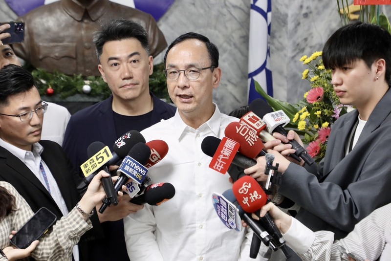國民黨主席朱立倫怒批，民進黨團總召柯建銘是民主亂源。圖/中央社