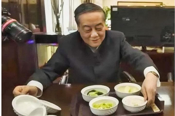 宗慶后「富而不驕」的企業家形象雖非虛構，卻被過度神化。圖/取自微博