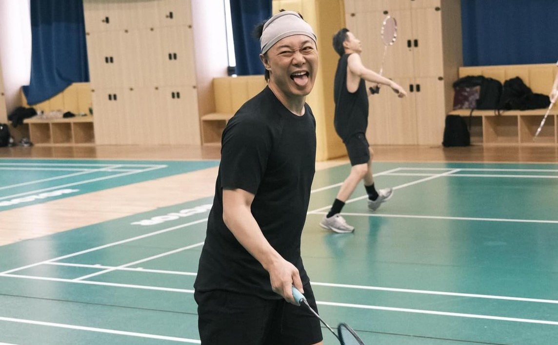陳奕迅喜歡運動，因打網球中暑休克暈倒，導致下巴撞地受傷。圖/取自陳奕迅臉書