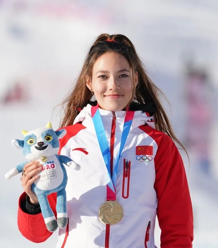 在2022年冬奧舉行時，谷愛凌便成了中國熱烈討論的運動明星，如今她表示2026年將再次代表中國出賽冬奧。圖/取自澎湃新聞網