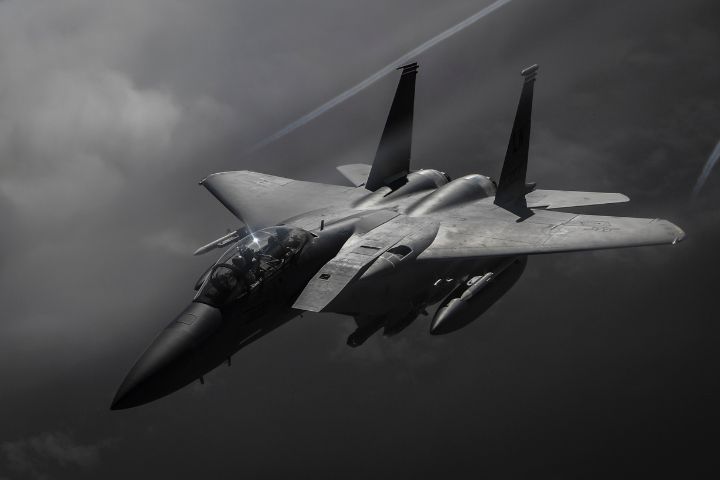 海灣戰爭期間，F-15E曾深入敵方空域執行高價值目標打擊及密接空中支援任務，成為美國空軍重要的對地攻擊平台。圖/取自US Air Force