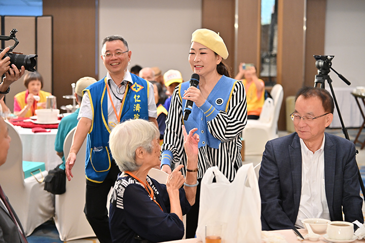【有片】300長者同歡！仁濟院敬老餐會16載 光影留聲機點亮新時光