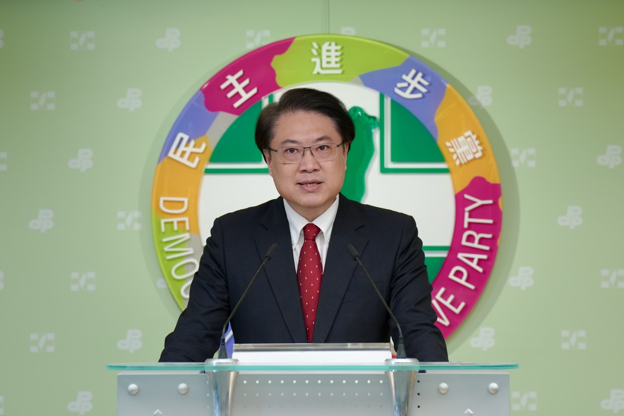 民進黨秘書長林右昌28日正式辭去民進黨秘書長職位。圖/取自林右昌臉書